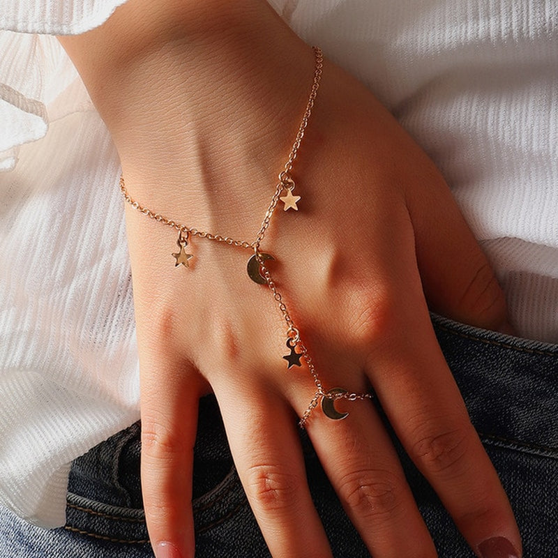 Simple Cute Star Moon Pendant Chain Bracelet Trendy Luxury Connected Finger Bracelet for Women Girl Elegant Party Gift Wholesale